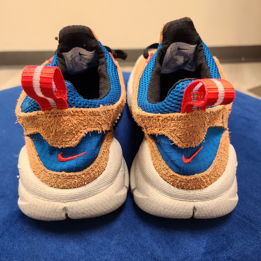 Sneakers - Picture 3 of 5